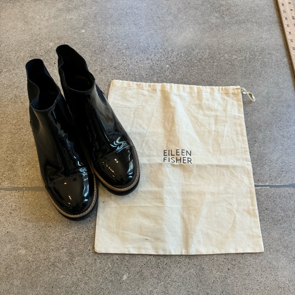 Eileen Fisher Sz 7 Chelsea Wedge Patent Leather Booties - Picture 11 of 11